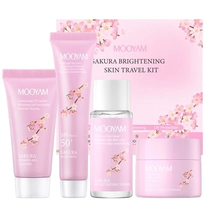Kit de viajes de piel de Mooyam Sakura iluminando la piel